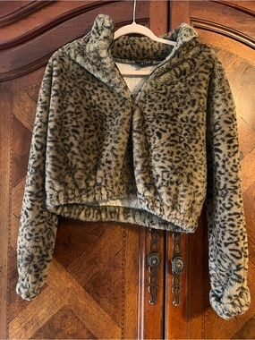 Leopard Print Cropped Pullover